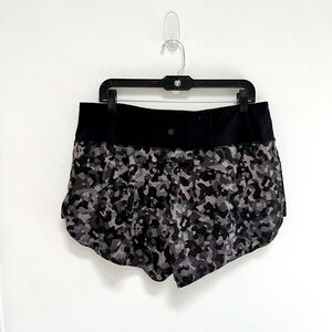 Athleta PRINTED RUNNING FREE SHORT 3.5"